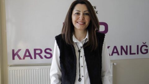 SerpilKemalbay's tweet photo. Siyasi rehine olarak Diyarbakır Cezaevi’nde tutulan Kars Belediyesi Eş Başkanı Şevin Alaca’nın Covid-19 testi pozitif çıktı.  Avukatlarının tahliye talebi derhal karşılanmalıdır.

#ŞevinAlacaSerbestBırakılsın https://t.co/sBFn90eQnH