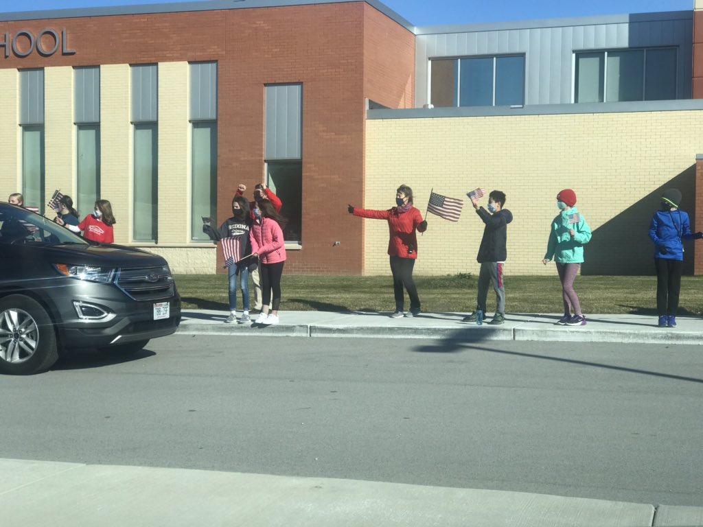 GidTruth's tweet photo. Silver Spring Intermediate School #VeteransDay Parade today @Tmj4 #tmj4 #SaluteToService #VetsInService https://t.co/fn6mqire1E