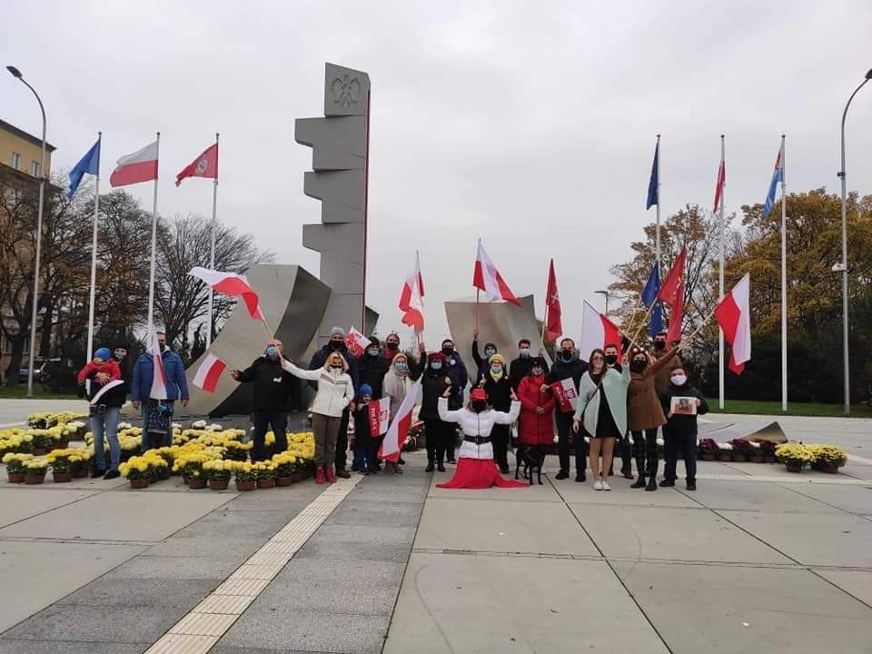 smdpomorze's tweet photo. 🇵🇱 Przejazd dla Niepodległej! Trójmiasto, którego byliśmy organizatorami przerósł nasze oczekiwania
🚗 Kilkadziesiąt przyozdobionych biało-czerwoną flagą 🇵🇱 aut wyruszyło z #Gdańsk, przez #Sopot, aż do #Gdynia ✌️ https://t.co/C9n75O7Kif
