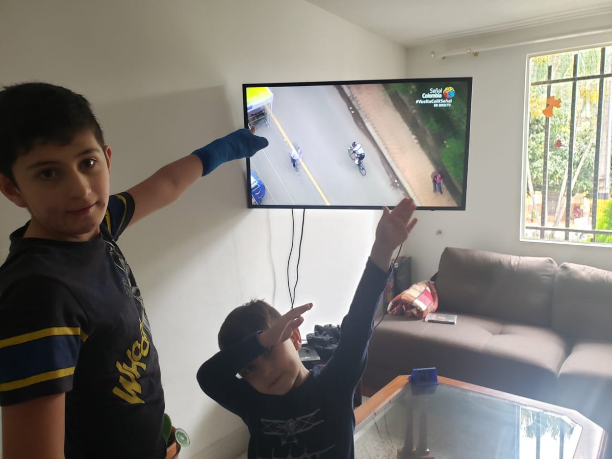 cachi_WilliamR's tweet photo. #VueltaColXSeñal desde casa en familia siguiendo a wstas guerreras!!! https://t.co/wtTxmo6C7E