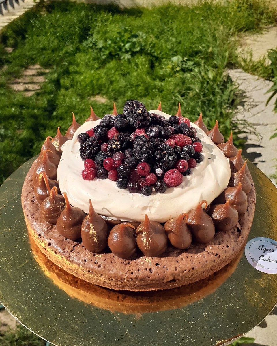 BrenBahamonde's tweet photo. Hola gente!! Estoy haciendo para vender brownies, tartas y muchas cosas ricas 🤭🤭 Mi página de instgram es: agus_cakesok me ayudarian con un rt 🙏🙏 https://t.co/sms0GqhAfw