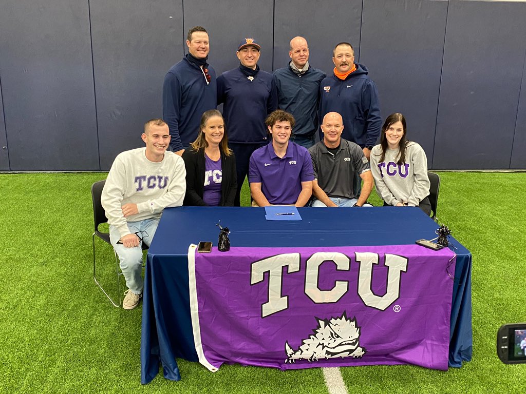 Rob_Fortenberry's tweet photo. One step closer ✍🏼🐸💜@TCU_Baseball @TCUSchloss @kirk_saarloos @WakelandBaseba1 https://t.co/Bo3EJ6P6ni