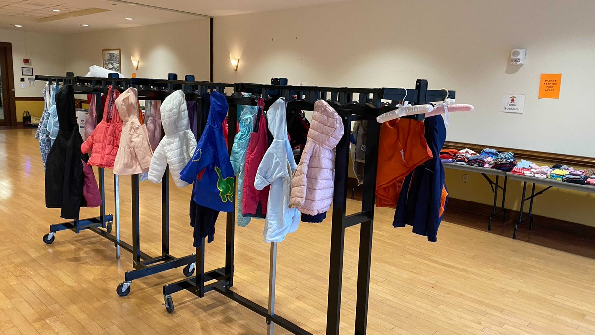 VTGPSS's tweet photo. Grads - we have a lot of everything! Mountains of Toys! Books! Warm Comfy Bedding! Winter outerwear! Strollers! High Chairs! Clothing! Today and tomorrow only! https://t.co/zMNx3KTf3o @VTGradCommunity @RoanokeGSA https://t.co/ukSUwxBFTG