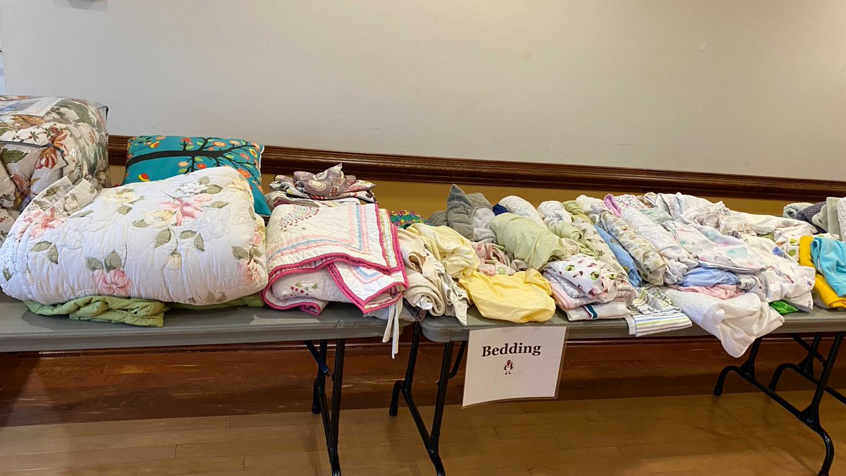 VTGPSS's tweet photo. Grads - we have a lot of everything! Mountains of Toys! Books! Warm Comfy Bedding! Winter outerwear! Strollers! High Chairs! Clothing! Today and tomorrow only! https://t.co/zMNx3KTf3o @VTGradCommunity @RoanokeGSA https://t.co/ukSUwxBFTG