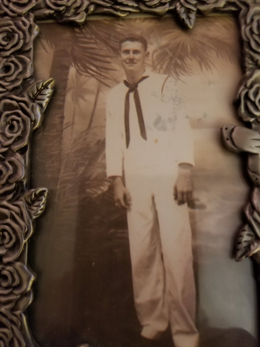 mccall_kristie's tweet photo. My dad my hero would have been 94 yesterday. 17 years old served in WWII Pacific Battle. Thank you for your service Daddy 🇺🇸🇺🇸🇺🇸😘 https://t.co/9WZ17jTl7a