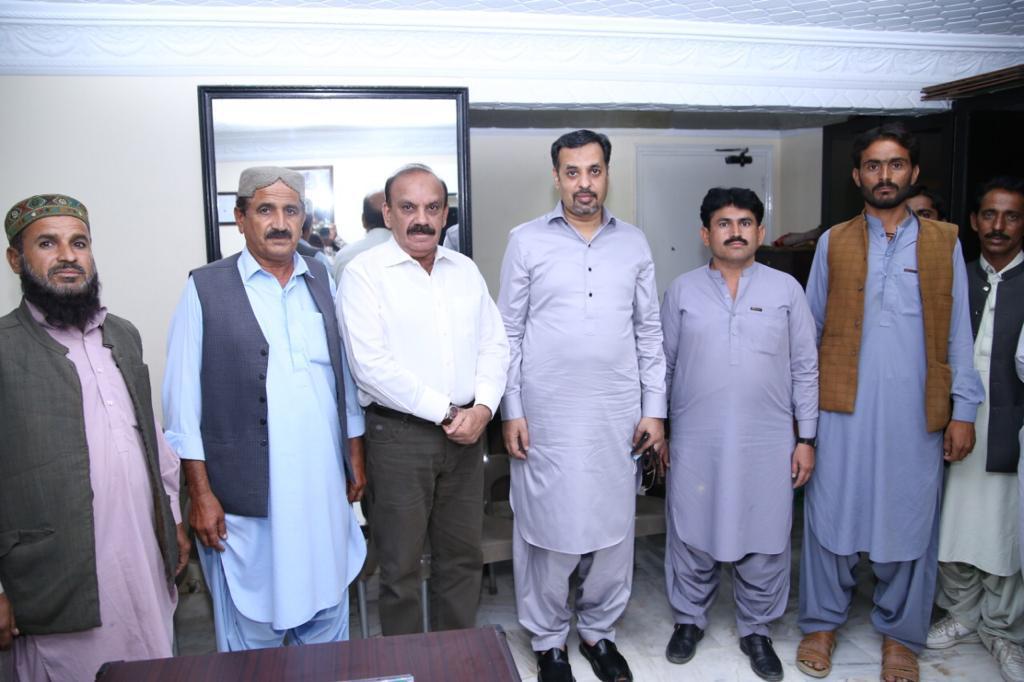 AdeelKhanPSP's tweet photo. پاک سر زمین پارٹی کے چیئر مین سید مصطفئ کمال سے بلوچستان کے ڈسٹرکٹ جعفر آباد کے صدر علی شیر جمالی و دیگر عہدیداران نے پارٹی کے مرکزی دفتر پاکستان ہاؤس میں ملاقات کی اس موقع پر وائس چیئرمین شبیر احمد قائم خانی بھی موجود تھے ۔
#PSPGilgit https://t.co/jBgr9WuvTO