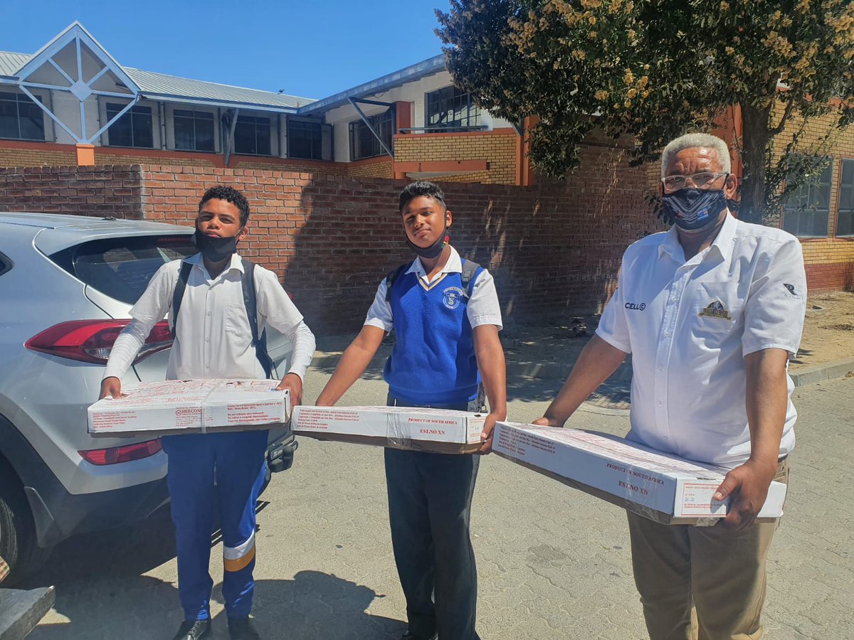 SARugbyLegends's tweet photo. A big thank you to @FishSA_  and all their members for your amazing donation of freshly caught fish,  which our Cape Town team distributed to learners and coaches at our Vuka schools in the Cape Flats region today.  #givingback #gonefishing #feedingthenation #rugbyunites https://t.co/7WGryGSzKJ