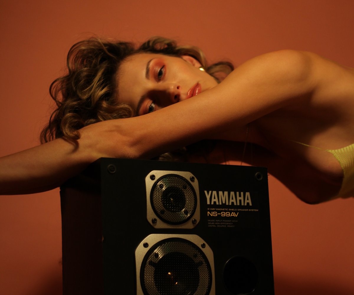 💥 Exclusive 💥

West London singer and producer Qendresa mixes R&amp;B with '80s new wave cool on "Real Luv".

🔗 bit.ly/35lFbrV