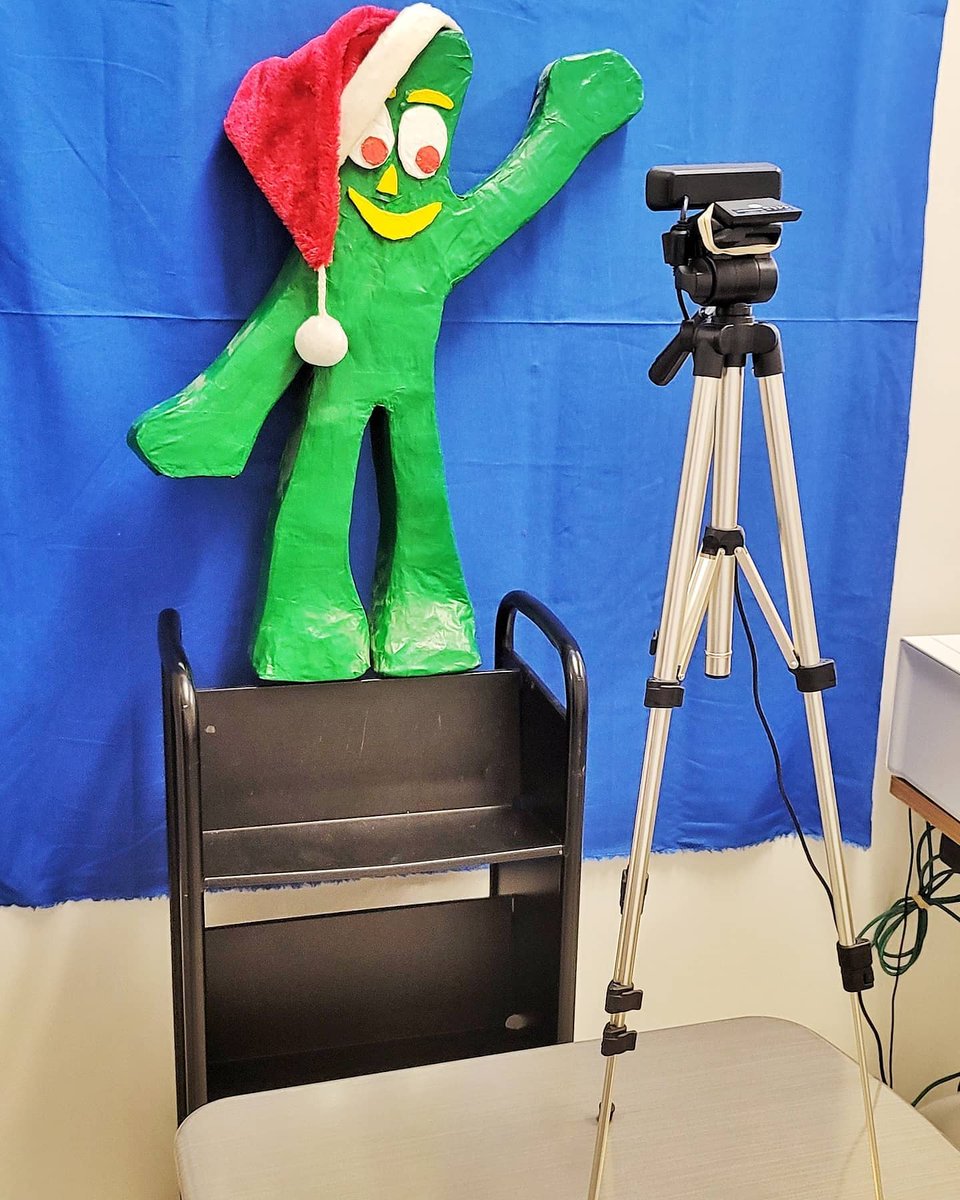 BaldLibrarian's tweet photo. I'm ready for my close-up, PVA! Teachers and students, school IDs are ready to be taken. Drop by the library and see Mr. Turner to get yours done! It's quick &amp; easy and you walk out with it! #hspva #imreadyformycloseup #schoolIDs #libraries  #librariesoftwitter #librarytwitter https://t.co/7m50PCgSpp