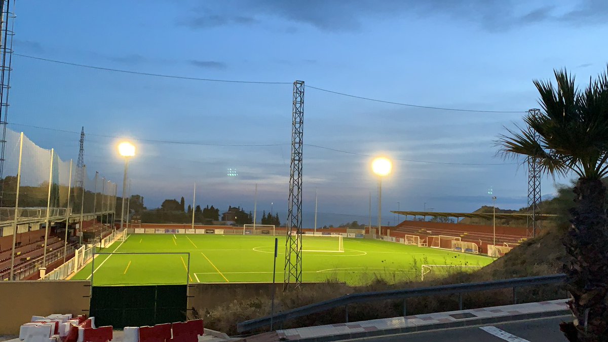webblyhead's tweet photo. Entrenamiento terminado .... todo está tranquilo. ¿Me pregunto dónde están todos?
👀⚓️❤️
#LaCopaMola
#CopaDelRey
#VamosmiRincon https://t.co/zUbKr8A1Dm