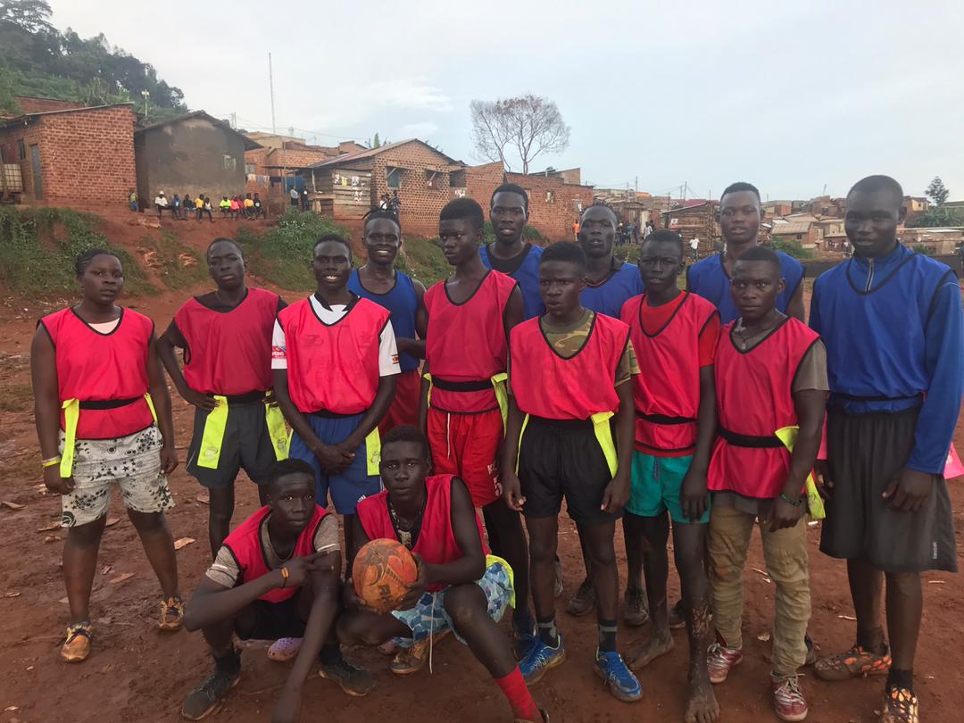 AQRugbyAcademy's tweet photo. The big group had a great time playing tag rugby today.
Thanks @KenyanTitch & members of #SpringBoksTagRugby team for balls, tags, tag belts & bibs.
#Talent
#Progresd
#FutureChampions
#AchiliQuartersRugbyAcademy https://t.co/DNuJ9KX2jt
