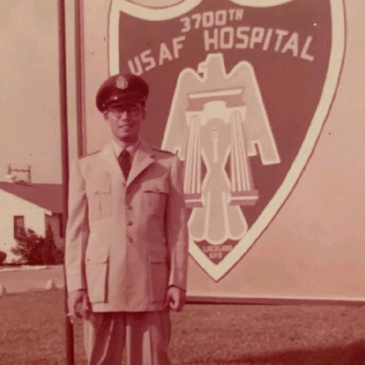 DrDeCampos's tweet photo. #VeteransDay. Thank you for your service. Itβs personal. I am proud & thankful for the medical veterans in my family. Here is my father, Captain, @USAFHealth, Dr. Mario deCampos, flight surgeon. #USAF #USArmy #flightsurgeon #USAmedical #anesthesia #WingedWarriors #MEDEVAC https://t.co/jqvAaj2kpd