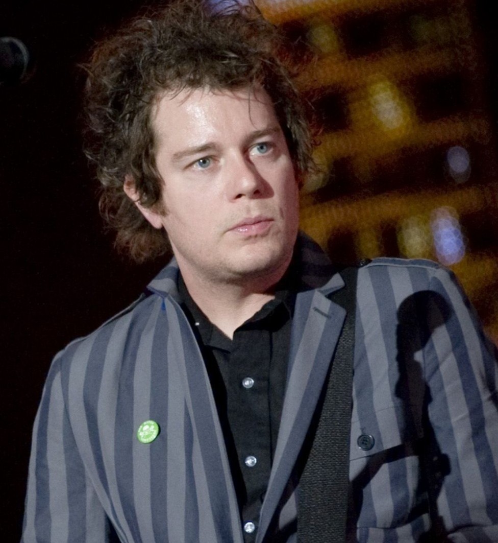 Happy Birthday to Jason White from Green Day!! 