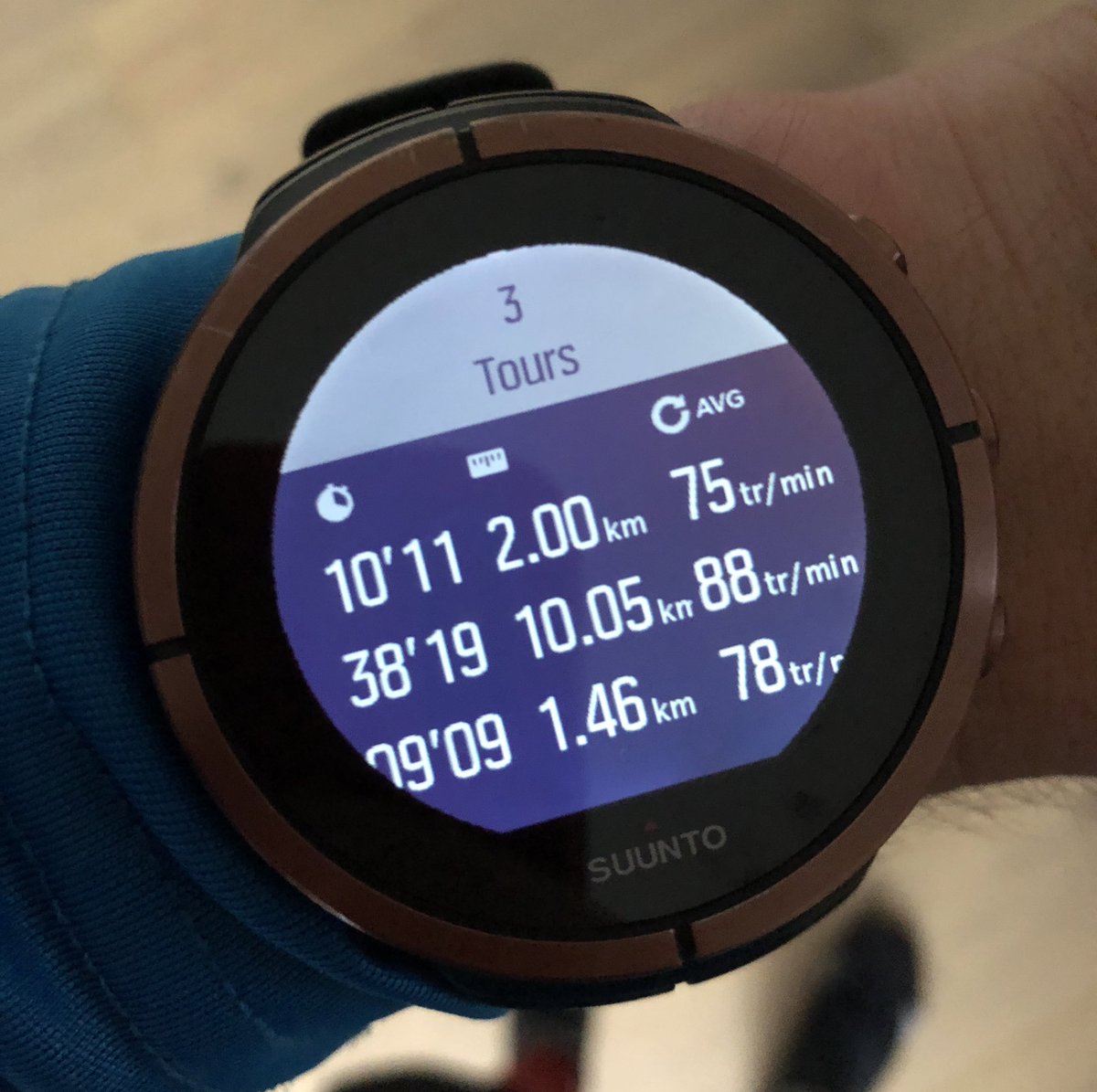 MagicFloV's tweet photo. [NOUVEAU RP NON OFFICIEL]

Pas encore prêt pour le challenge de @LunarSpider avec le #Sub37 mais des bonnes jambes pour cette fin d’année ! 😁

2020 = nouveaux RP sur 10k et Semi - tout n’est pas pourri ! 😜

#running #nike #sub39 #10k https://t.co/yNNDcqco8i