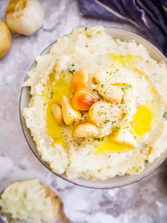 PerchanceToCook's tweet image. I'm on a Thanksgiving side roll these days. These Roasted Garlic Mashed Cauliflower and Potatoes are for all you roasted garlic lovers!

perchancetocook.com/roasted-garlic…