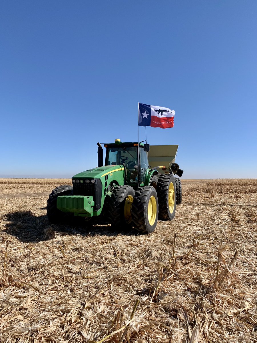 Gruver_ISD's tweet image. Corn was being harvested and shipped today for the Gruver Farm Scholarship!

We can’t say enough good things about the group of sponsors, farmers, truck drivers, feedlot workers, etc...who make the Gruver Farm Scholarship work! Amazing folks around here! 
#ThankYou #🌽  #👩‍🎓 👨‍🎓
