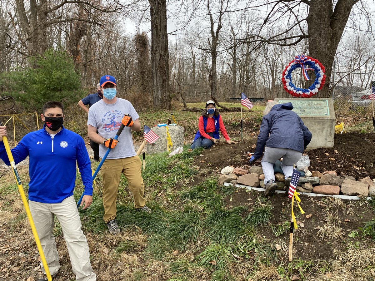 rbuccheri1776's tweet photo. Spent the day honoring Veterans and cleaning a historical marker for Griffin’s Tavern with the Friends of Griffin’s Tavern and keith Reilly!⁦⁦@Carmelschools⁩ ⁦@CintronLizzette⁩ ⁦@joesimoni11⁩ ⁦@ReillyClass⁩ https://t.co/dDK2nkkS1G