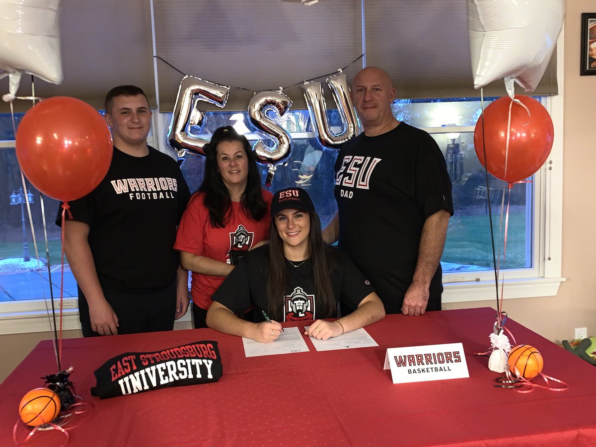 j_keat35's tweet photo. official!! ❤️🖤 @ESU_WBB @ESUWarriors @CoachDelPreore @DonovanGriffins @DonovanSports @GlennJansen11 @chiefjr3 @urs_keat @nlowe11 @iamtakeflight @njbelles @2021Nj @CoachTinyGreen https://t.co/7O4b8X334f
