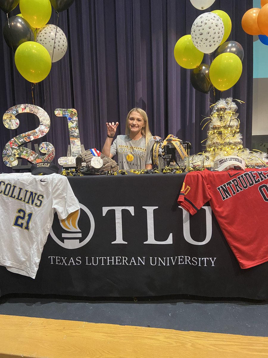 KCTigerSoftball's tweet photo. Congratulations to Kylee Jacks, Abby Ramirez and Pacey White on signing to play softball at the next level! We are so proud of you! @kylee_jacks @ximena_abby @PaceyWhite21 https://t.co/RpYCgXxlNh