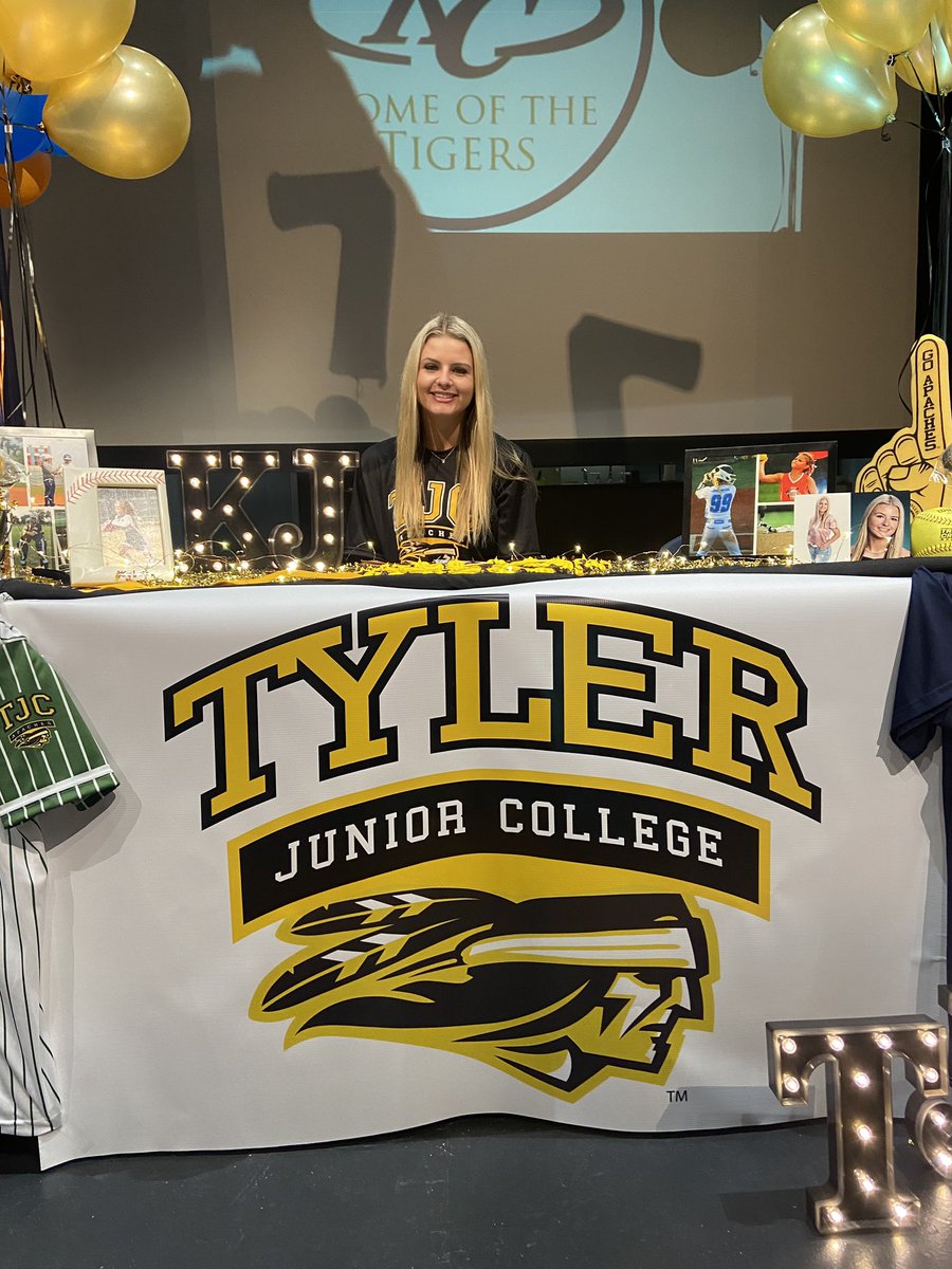 KCTigerSoftball's tweet photo. Congratulations to Kylee Jacks, Abby Ramirez and Pacey White on signing to play softball at the next level! We are so proud of you! @kylee_jacks @ximena_abby @PaceyWhite21 https://t.co/RpYCgXxlNh