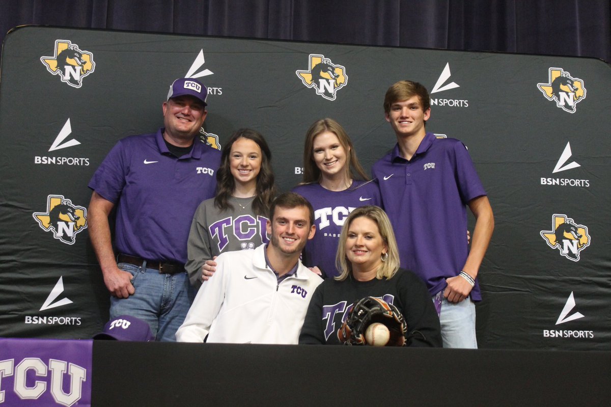 koltonkoonce12's tweet photo. Officially a horned frog!🐸 #GoFrogs https://t.co/QxqBdqcXDd