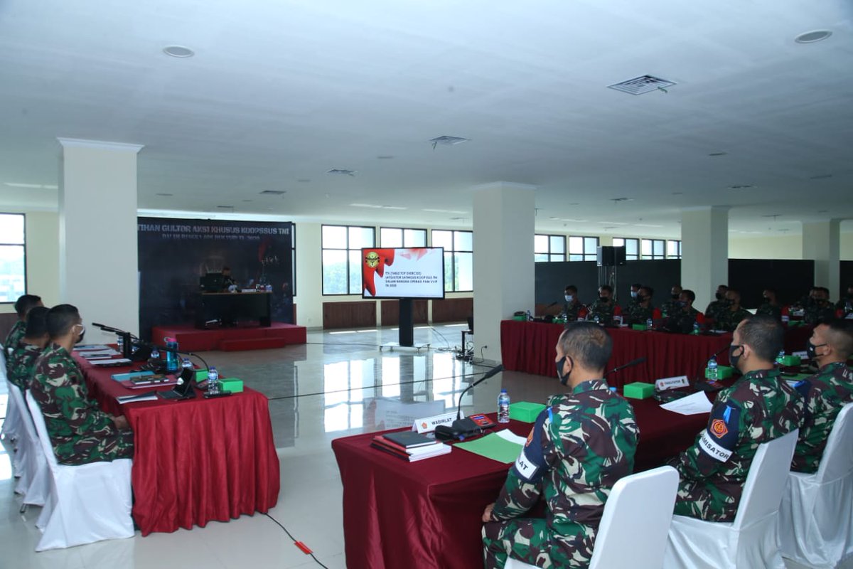 Puspen_TNI's tweet photo. Dankoopssus TNI Mayjen TNI Richard T.H. Tampubolon membuka Table Top Exercise penyelenggaraan Latgultor Satuan Aksi Khusus TNI dalam rangka Operasi Pengamanan VVIP TA 2020, bertempat di Aula Koopssus TNI Mabes TNI.

#tni #puspentni #koopssus #latgultor https://t.co/ZdJ2RNRkM7
