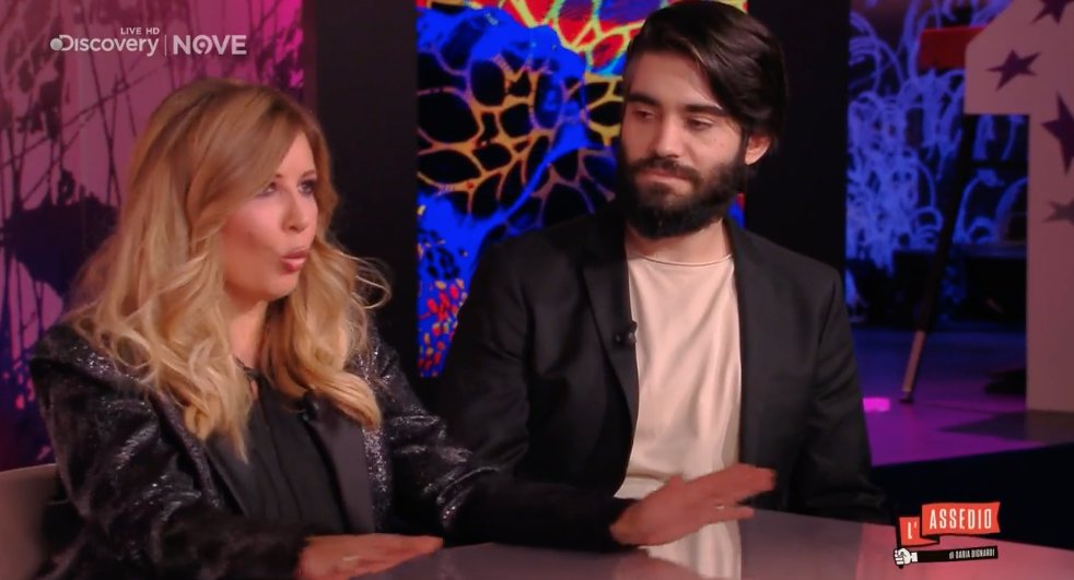 «Lui è sempre felice, è sempre ottimista e radioso. A volte vorrei ucciderlo» <a href="/stanzaselvaggia/">Selvaggia Lucarelli</a> <a href="/lorenzobiagiare/">Lorenzo Biagiarelli</a> <a href="/dariabig/">dariabignardi</a>  #LAssedio