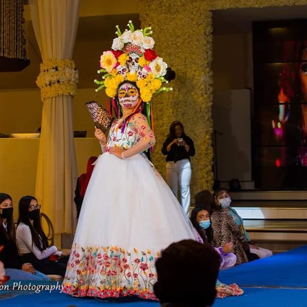 AmyCalzada19's tweet photo. #pasarela  #catrinas  #diademuertos2020 #minimissmundousa https://t.co/3wZ92TjVsx