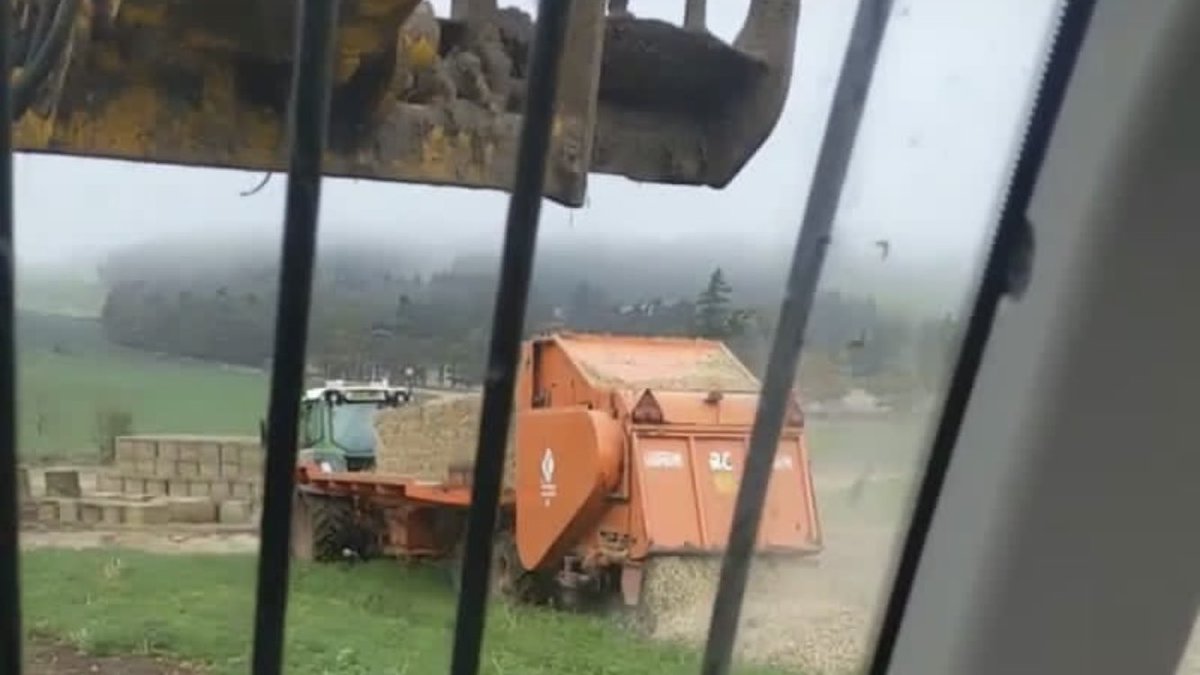 ForthCrop's tweet photo. Getting some straw down in between the rain. https://t.co/hPuFxfoxe8