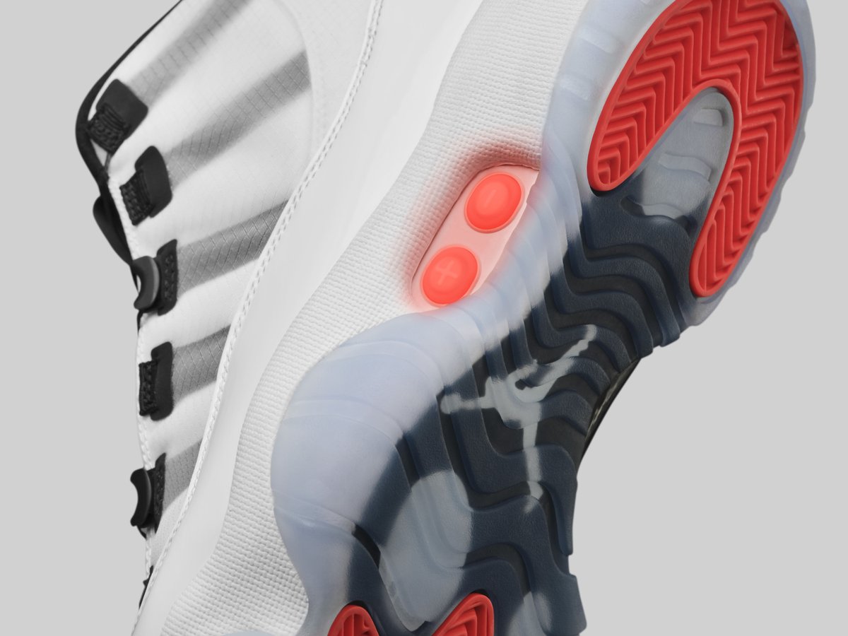 houseofheat's tweet photo. Tinker originally designed the Air Jordan 11 to be laceless. 25 years later, it will be.
The Air Jordan 11 Adapt drops December 30 for $500.
DETAILS: https://t.co/pArhUXrjlC https://t.co/r6Z7dBFtUP