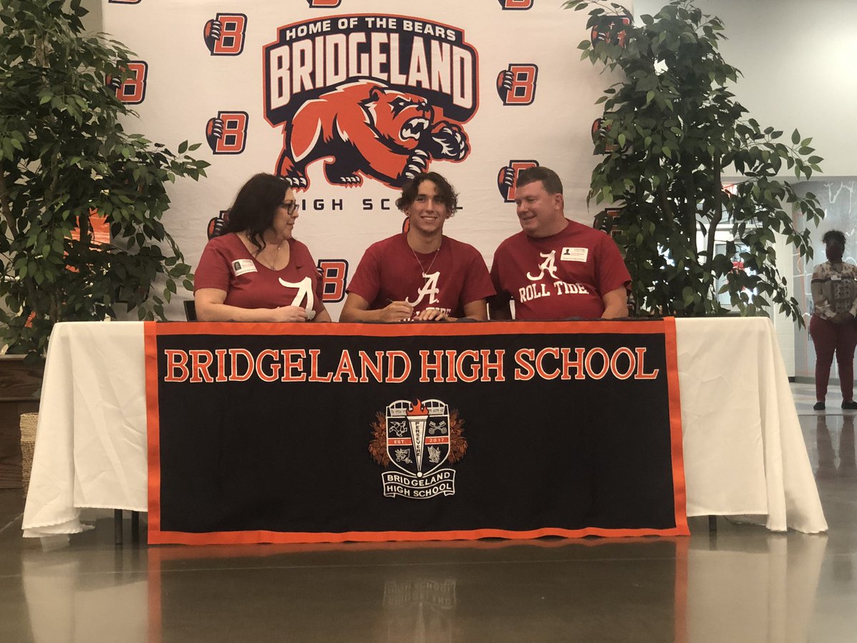 tommy_yarrish's tweet photo. .@jackson_dement of @BridgelandSwim will be going to the University of Alabama. https://t.co/0yvZPxi3oq