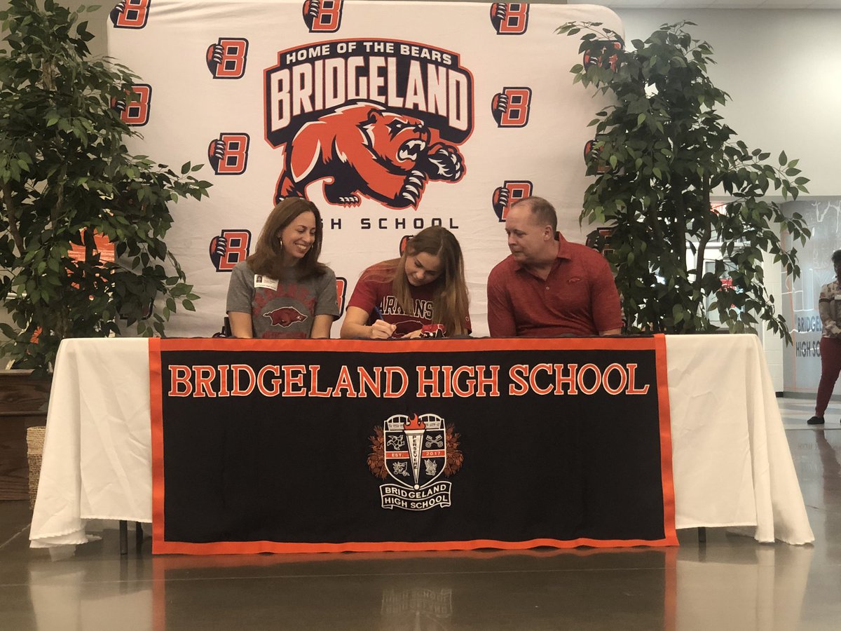 tommy_yarrish's tweet photo. .@alliefayethome of @BridgelandSwim will be going to the University of Arkansas. https://t.co/7UM3uwCopz