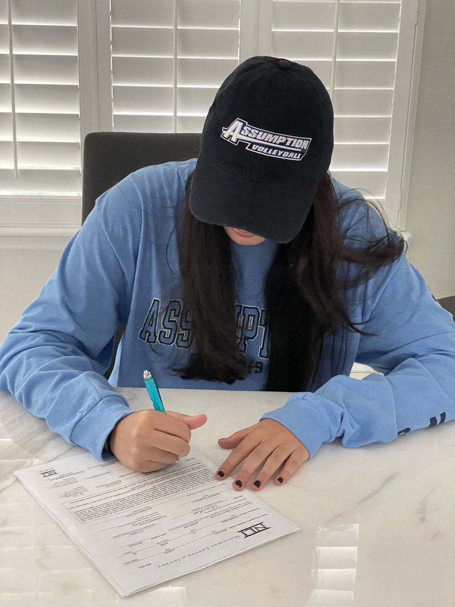 AssumptionVB's tweet image. Give a big Hound welcome to our first member of the Class of 2025, Alexis Distasio!!! We are so excited for Alexis’s explosiveness and incredible personality. #AUVB2025 #NSD2020 💙🐾