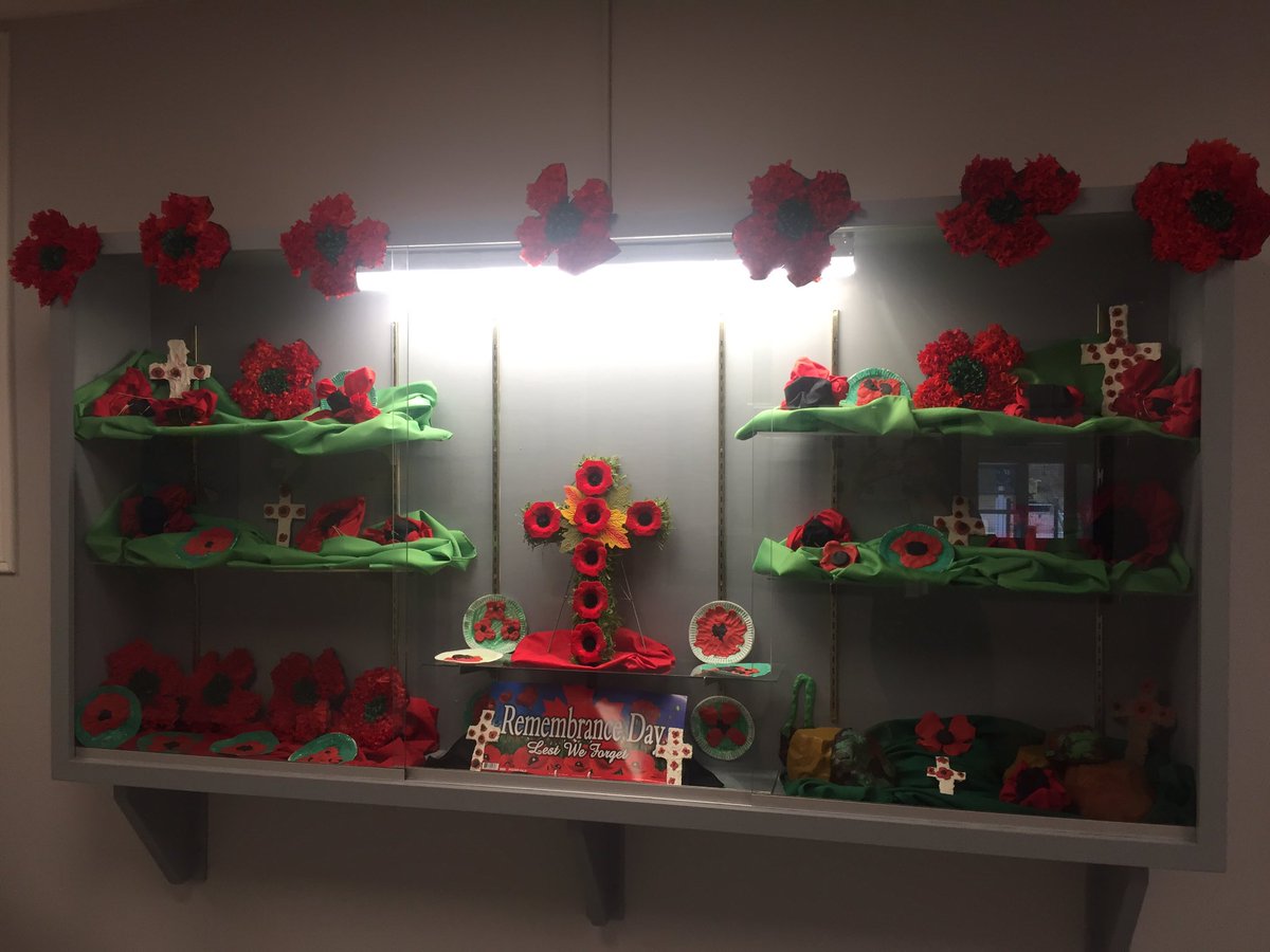 MrsGQEPS's tweet photo. Beautiful display of artwork for #RemembranceDay @QueenE_PS https://t.co/59mmlHo0xe