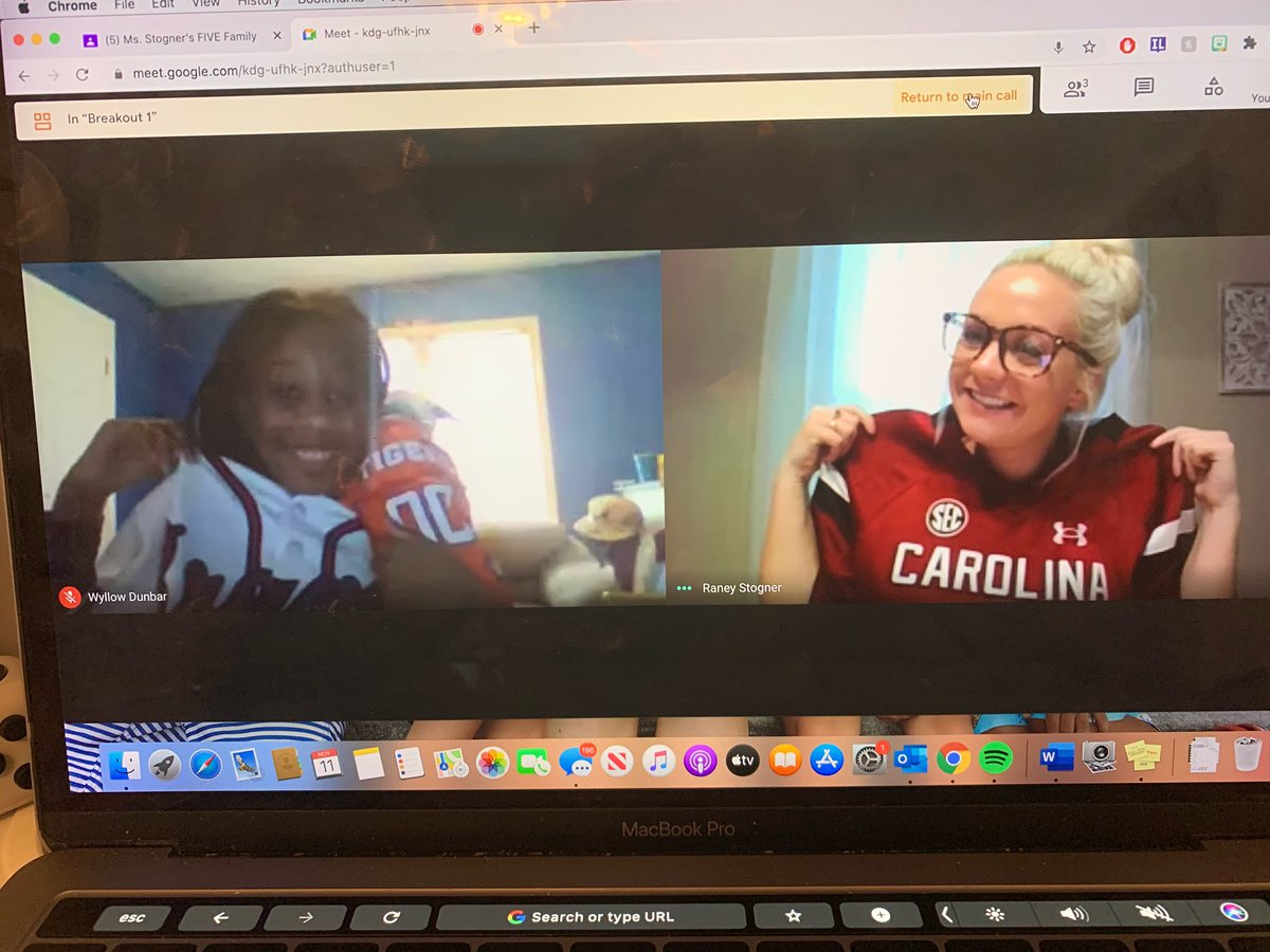 MsStogner's tweet photo. Perks of virtual learning: You reach your class goal of 100% participation in Breakout Groups, so you have your very own FIVE Family Spirt Week ✨The biggest perk: learning at home means puppies get to participate too 😍🏈 #TeamDay #PrideinFIVE #myfavfam @hecorleyelem https://t.co/FNDVAX6CHD