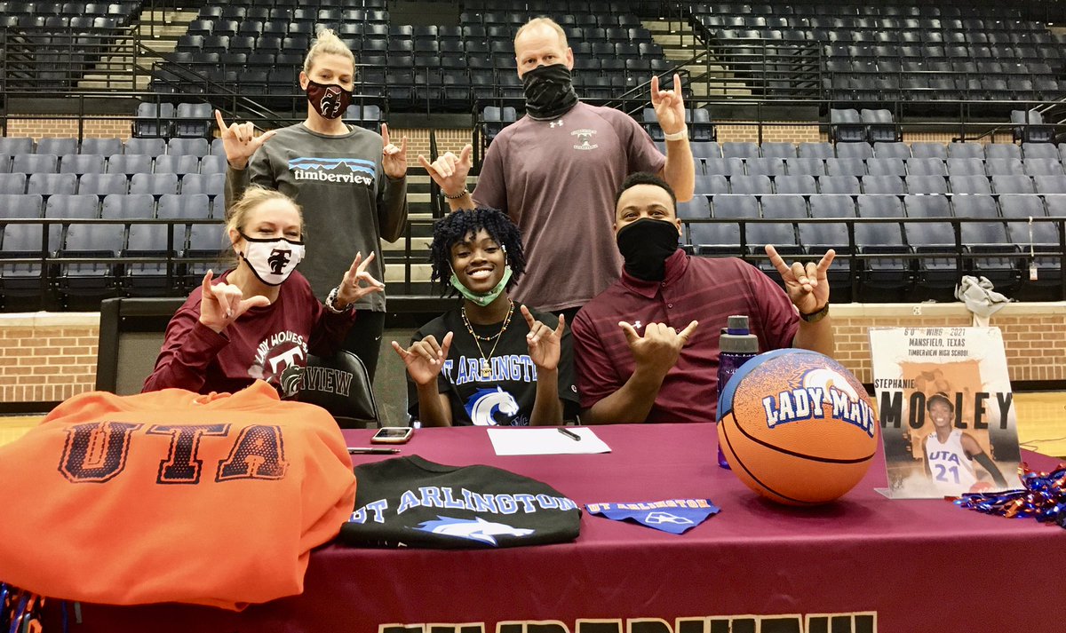 katherine_km's tweet photo. My baby gurl has done it!
Signed β
Congrats my sweetness on this new journey.
#wemavingupbaby
#utawbb
#sheready https://t.co/j5grASrZqj