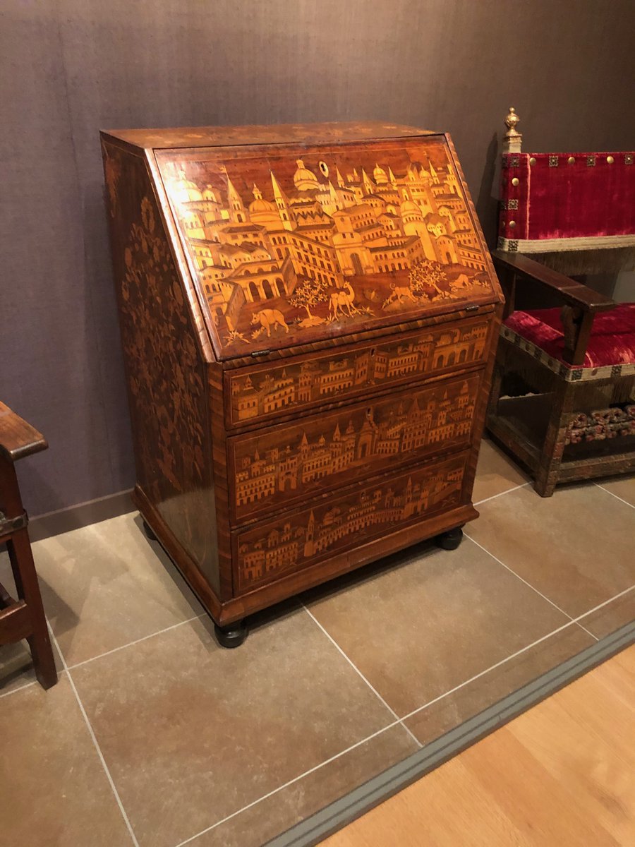 lilly_mjones's tweet photo. @kelssc827 the furniture was so cool! I never considered furniture a type of art, but there were definitely some beautiful pieces! #WritingStudies02 https://t.co/WwbOQbr7Vc