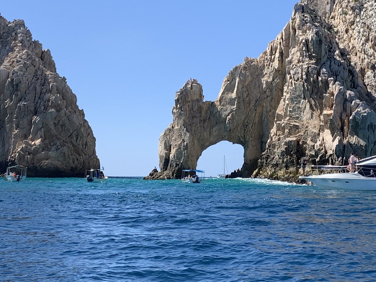 Los Cabos, otoño 2020. La magia de la península de Baja California en esta 
postal bicolor, así el océano Pacífico y mar de Cortés.