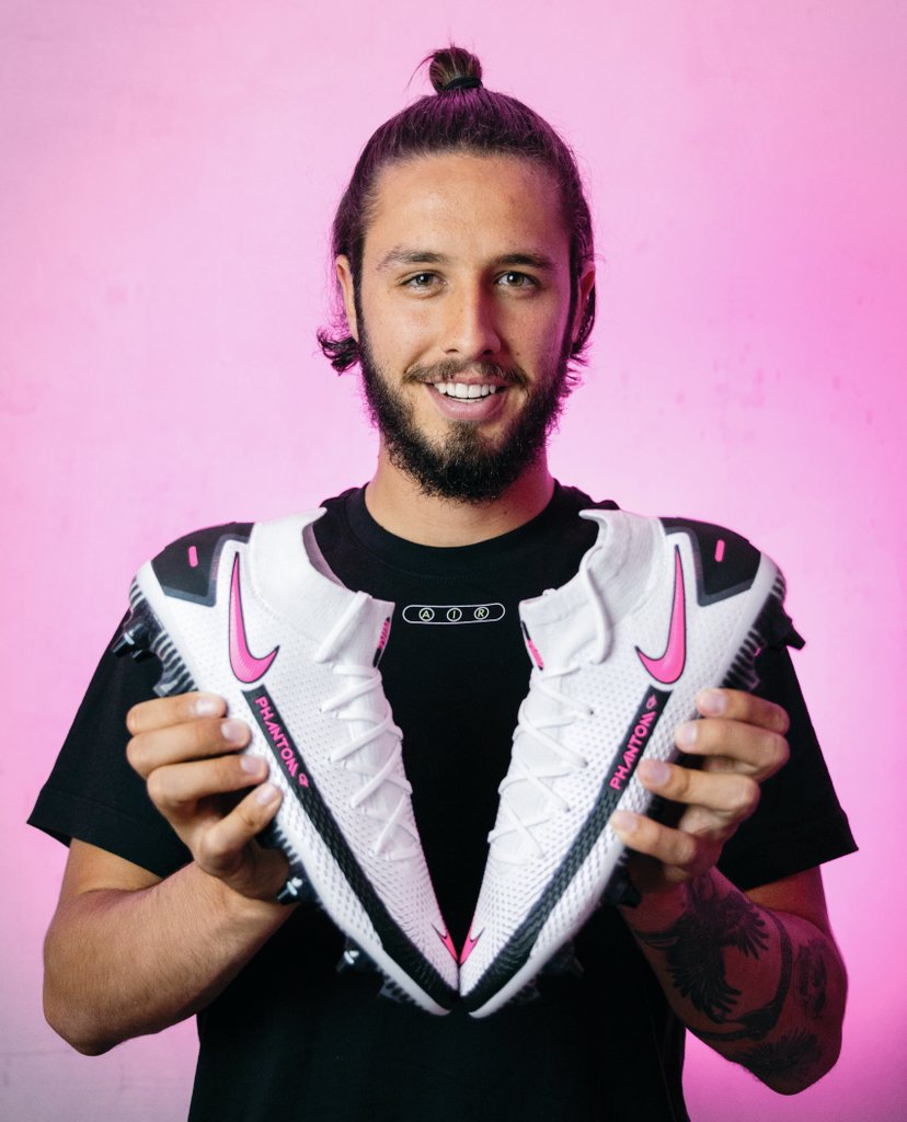 adeneumostier5's tweet photo. 🦁 Listo para el tramo final con mis nuevos #PhantomGT ⚡⚽ #AD5 #PlayWithSkill #NikeFootball https://t.co/sWOt2eqJQi