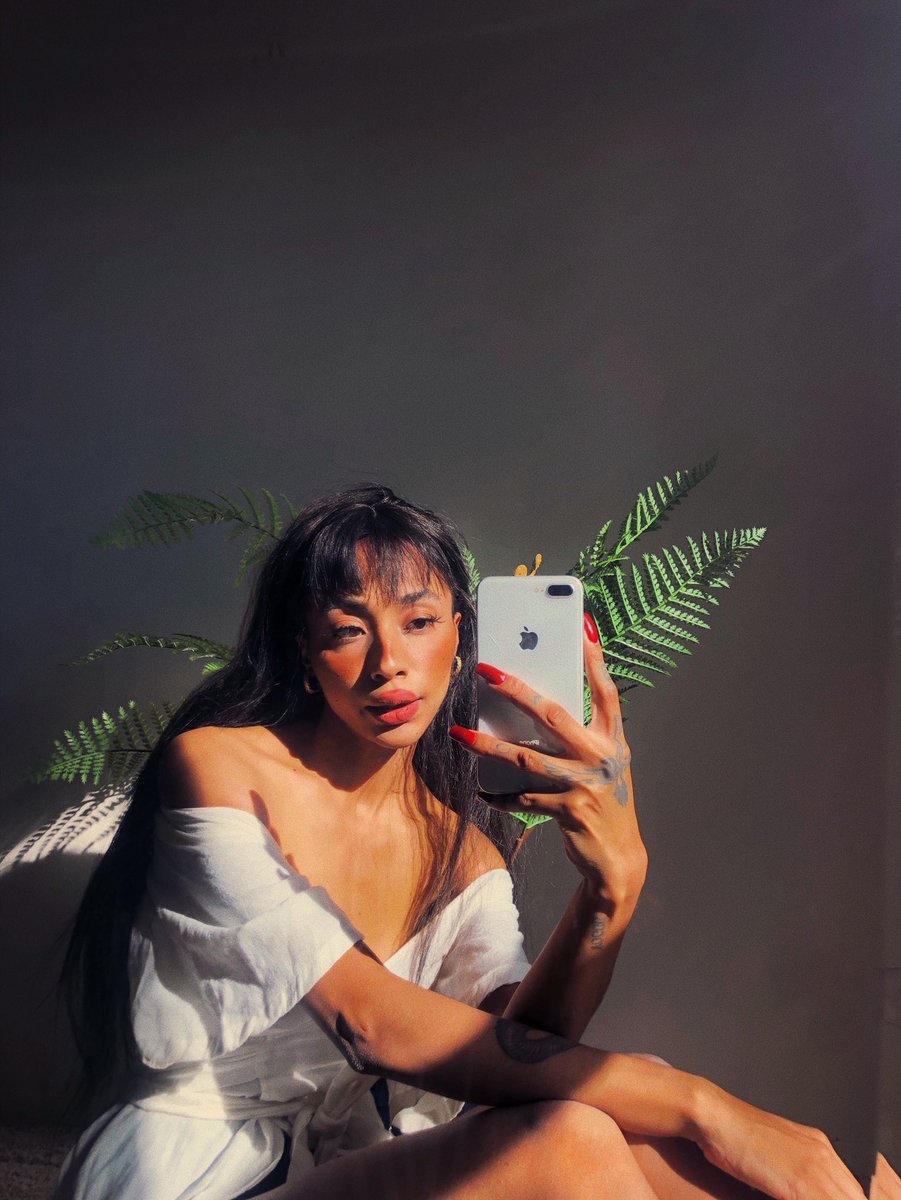 OhDeerDear's tweet photo. listening to Frank Ocean, wbu?🕊 https://t.co/iYWPu8vIw1