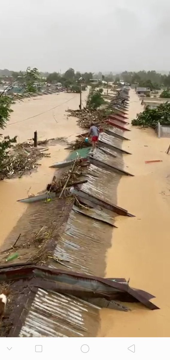Luhushan's tweet photo. !!!! IN NEED OF RESCUE !!!!

Blk 17 lot 5 1K2 Kasiglahan, San Jose, Rodriguez Rizal #UlyssesPH #RescuePH https://t.co/2p1SPi8Hlq