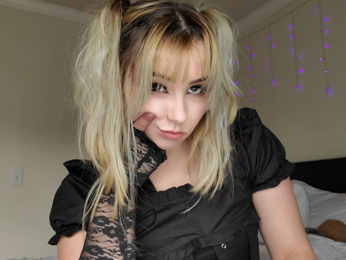 How much do you love your internet girlfriend 🖤 https://t.co/RHK1DMxQy4