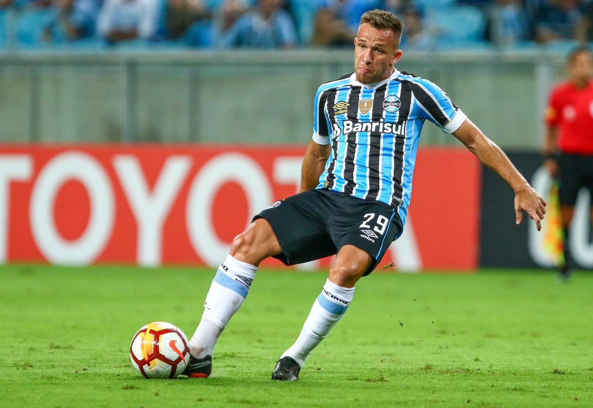 First off, if I had to compare Henrique to one player whom I’ve watched very extensively it would be Arthur. It’s the lazy comparison - both short, technical Brazilian center mids out of Grêmio - but he really is reminiscent of the Juve man.