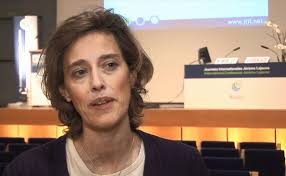  Alexandra Henrion-Caude, généticienne et ex-chercheuse à l’INSERM (ses prises de position ont conduit l’INSERM à se désolidariser d’elle).