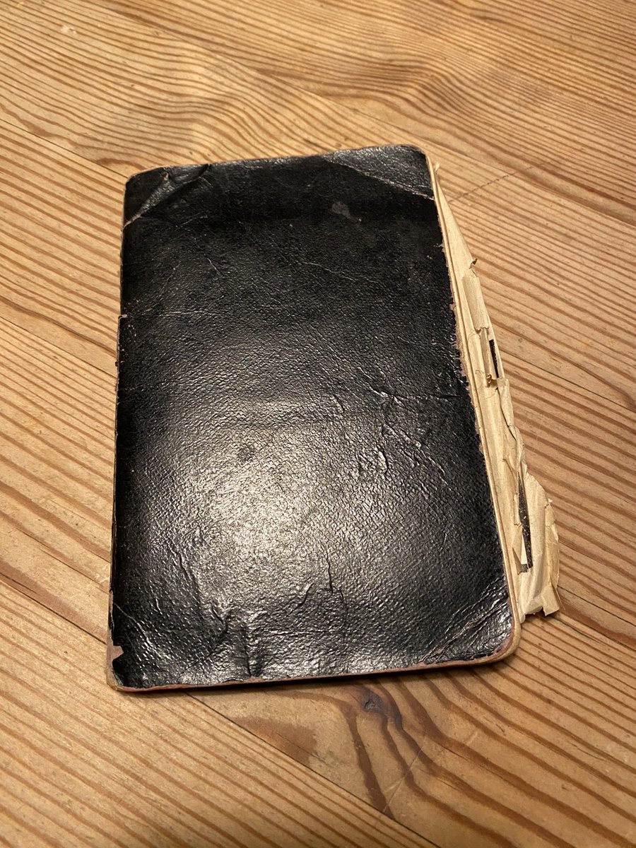 This will be a thread. 1. When my grandparents passed away we ran into this little black book. Judging from the content, it had belonged to my great grandfather. I never met him nor have heard any stories about him. Let’s open it.  #RemembranceDay    #ArmisticeDay  