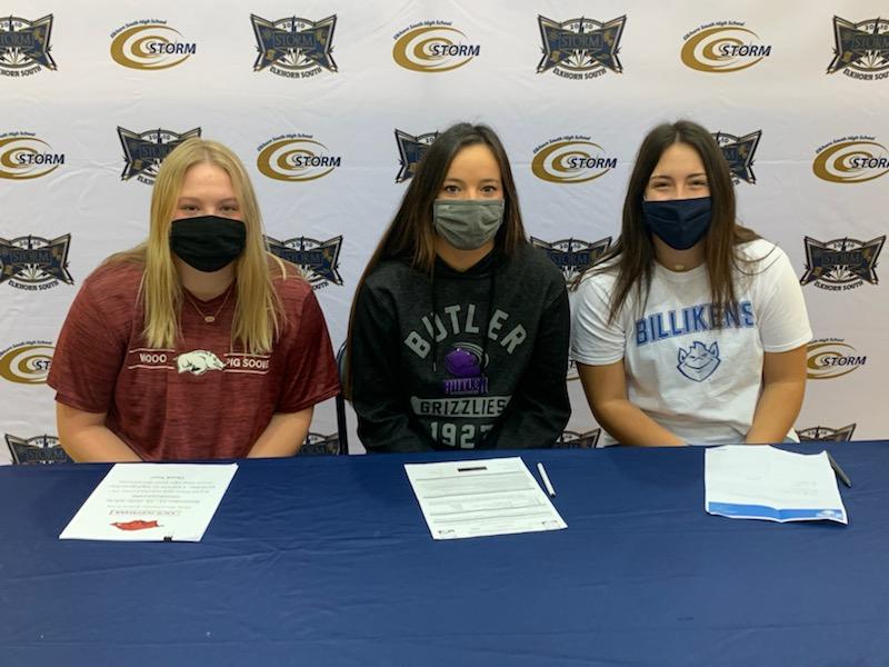 Congrats to 3 of our seniors today who signed to play college softball. 
Kacie Hoffmann- Arkansas 
Jaci Vanderloo- St. Louis University 
Ry Valdivia- Butler Community College
Congrats to all 3 and proud of you girls for playing at the next level!
#rollstorm