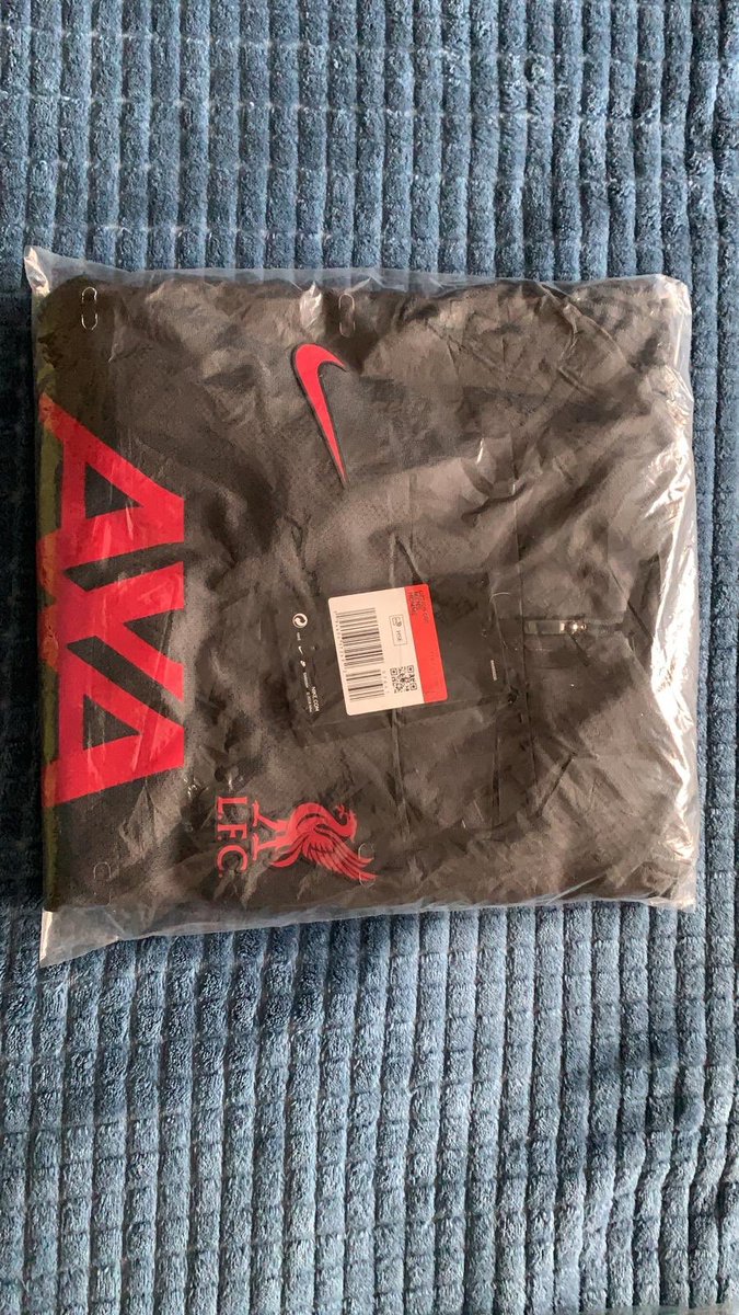 A1_football_'s tweet photo. Brand new 100% genuine #LFC away S 3rd L £40+£5 delivery. Vaporpknit L £55. Dm if interested. #LFC #LIVERPOOL @Kitkingdom83 @TheKitsbaia @footie_kits @footballkitbox RT Plz https://t.co/3oz4EqogCk
