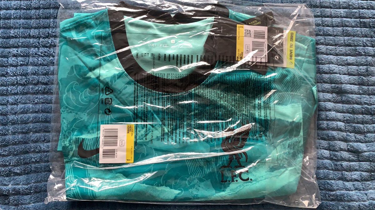 A1_football_'s tweet photo. Brand new 100% genuine #LFC away S 3rd L £40+£5 delivery. Vaporpknit L £55. Dm if interested. #LFC #LIVERPOOL @Kitkingdom83 @TheKitsbaia @footie_kits @footballkitbox RT Plz https://t.co/3oz4EqogCk