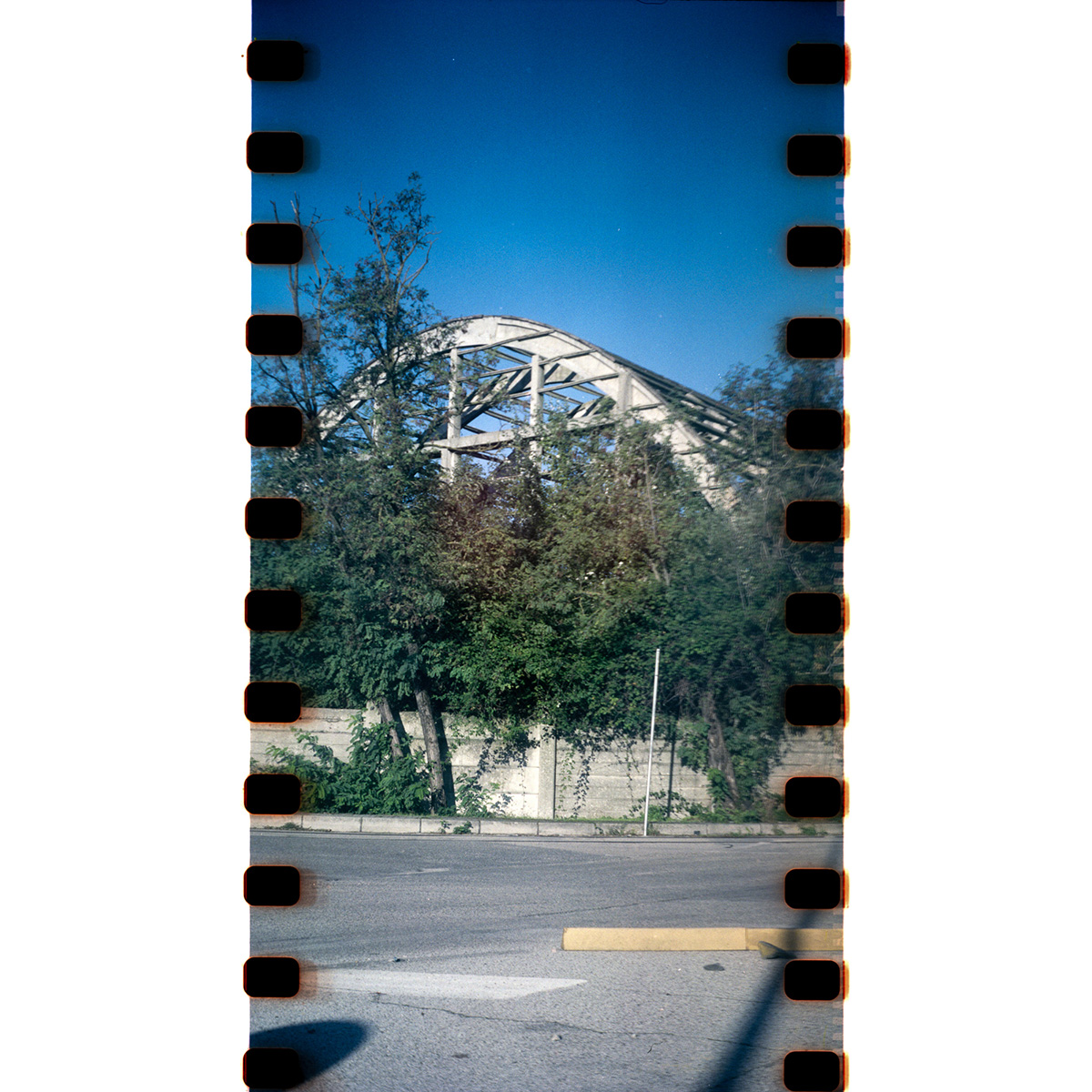 CamerHack's tweet photo. From 1895 until today #Kodak produced circa 40 different roll film formats. 😮 Only 2 are still in production today. To shoot modern film in old cameras you'll need modifications or adapters, like this one. WHICH ONE?
...
#filmphotography
#shootfilm
#vintagecameras
#filmhack https://t.co/MKRQIAuw0t