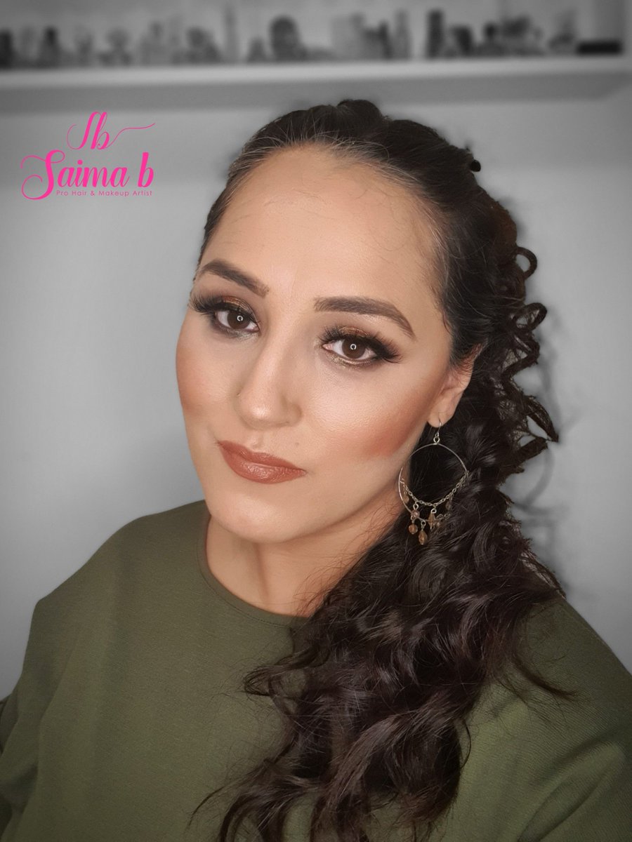 SaimabMua's tweet photo. Did you catch me live today with @pushwithush ?
If not watch it on replay.

I'll be showing up more now that I have my dressing table and ring light 😊

#berkshiremua #londonmakeupartist #surreymakeupartist #makeupismyart #londonmua #amazingmakeup #makeuptrends https://t.co/hRdZjQ2AdY